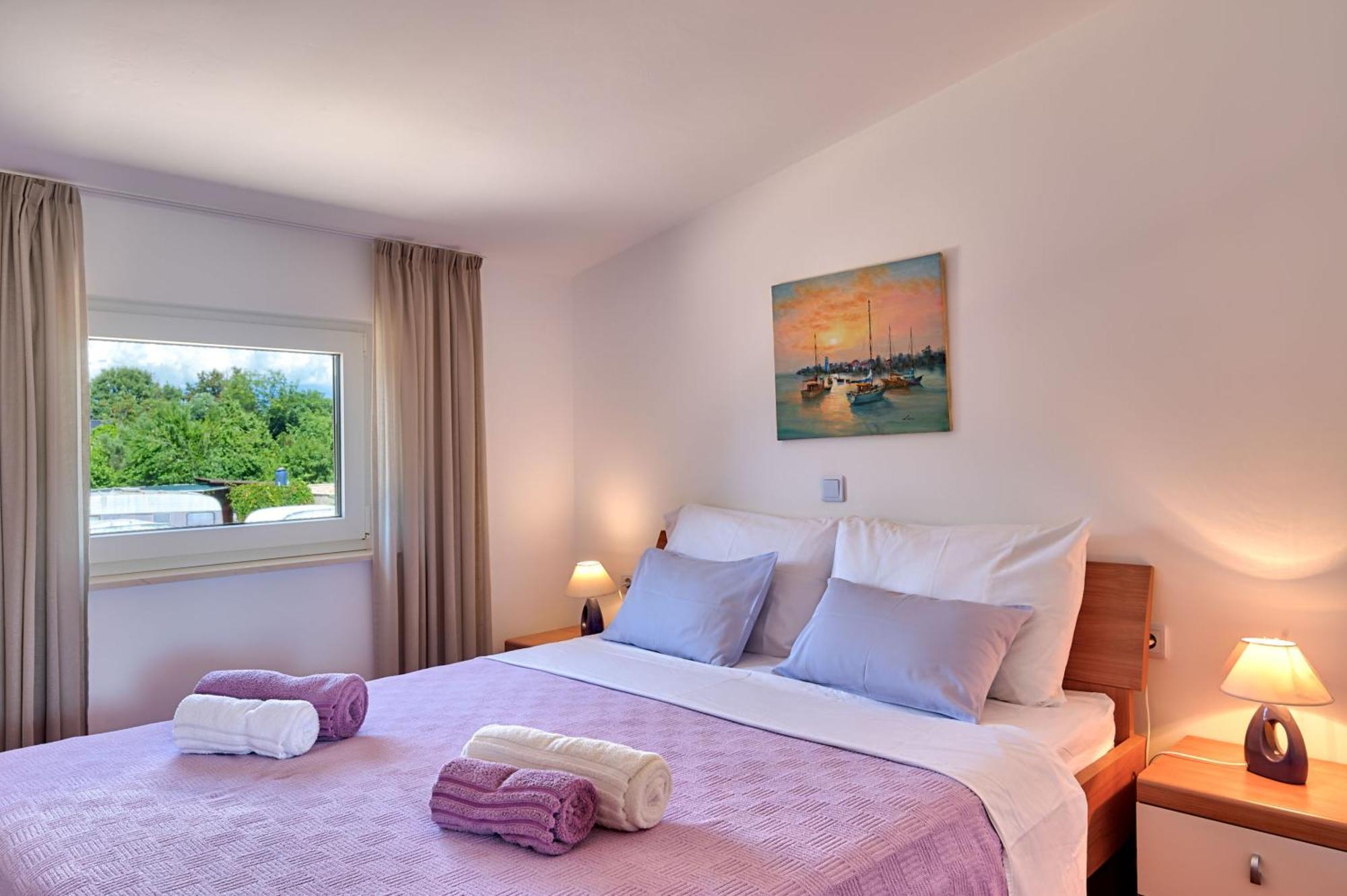 Teuta Apartments - A Beach And A Sea View Peroj Exterior foto