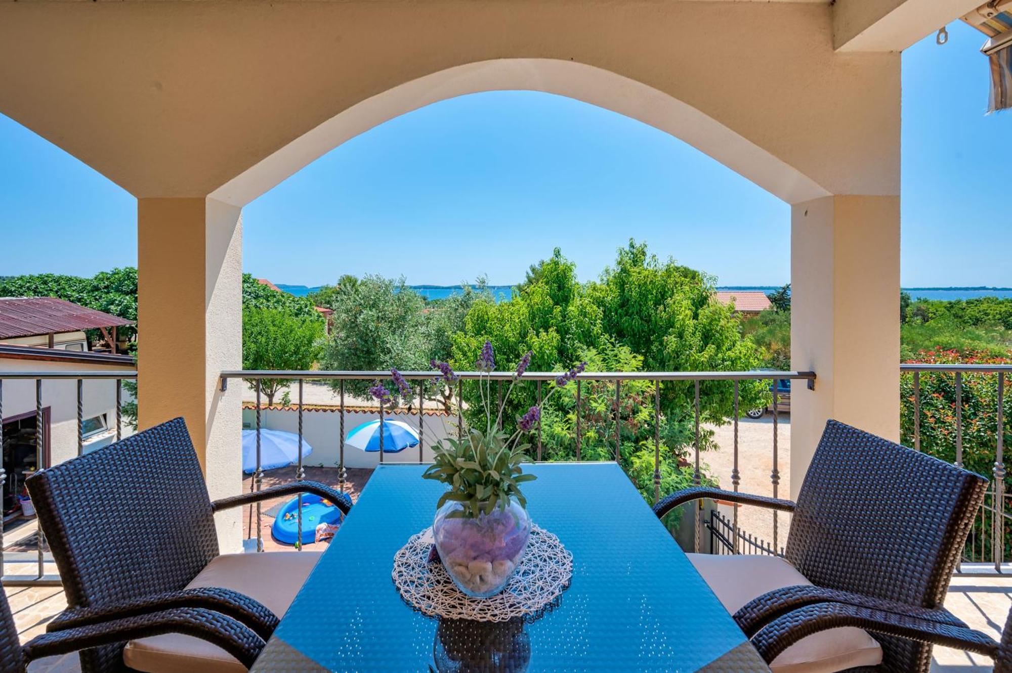 Teuta Apartments - A Beach And A Sea View Peroj Exterior foto